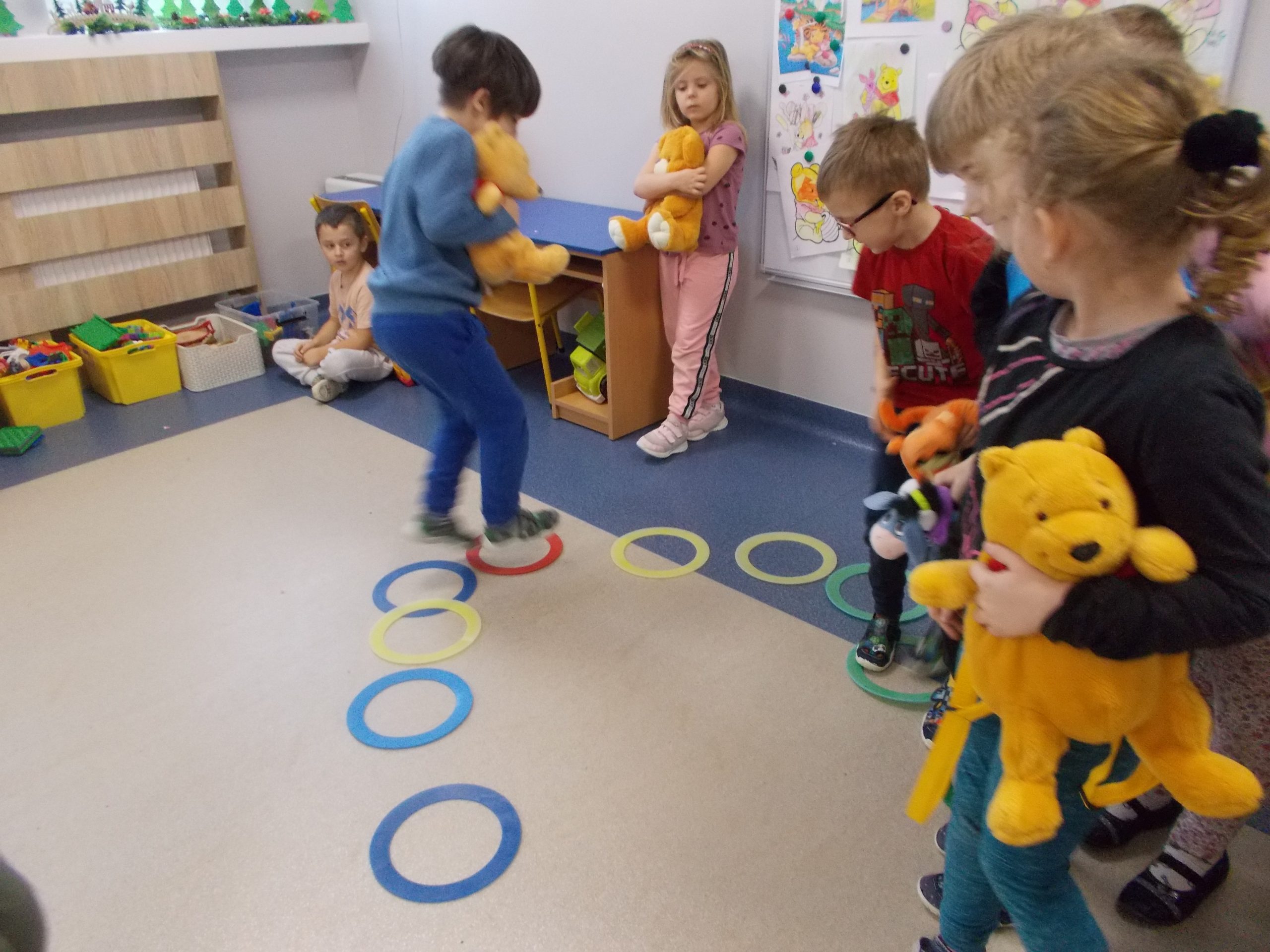 „Mądre Sowy” obchodzą Dzień Kubusia Puchatka.